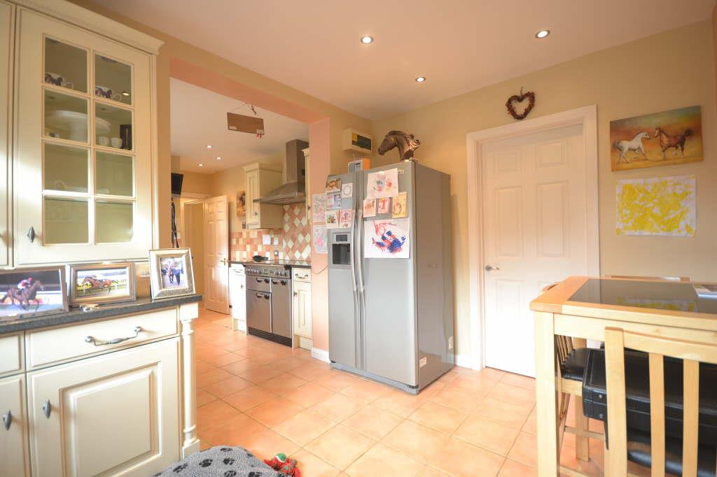BREAKFAST ROOM AREA
